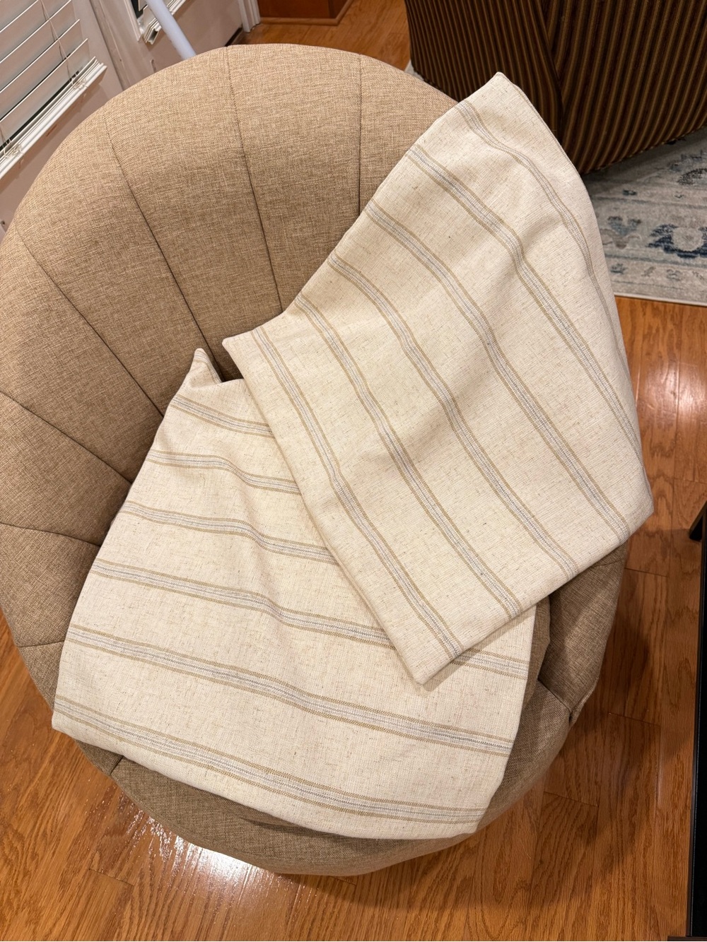 NEW Set of 2 Laurel + Blush 20” Throw Pillow Covers - Picture 6 of 7